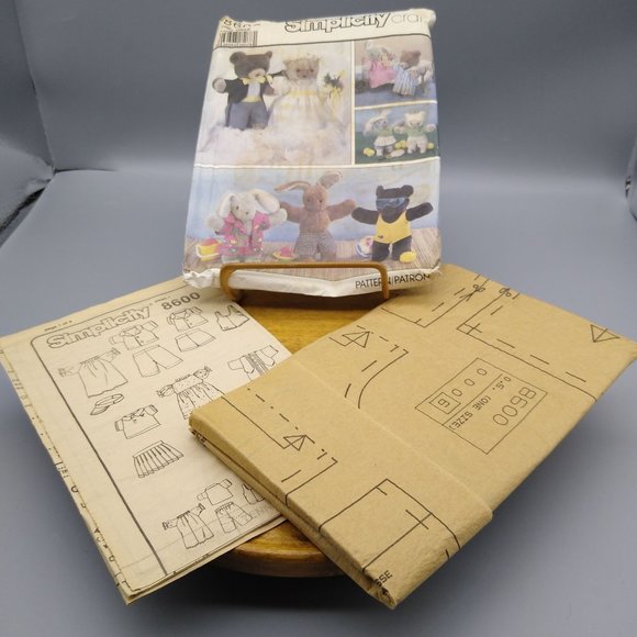 UNCUT Vintage Craft Sewing PATTERN Simplicity 8600, Bunny and Bear Clothes for 1 - Picture 3 of 3